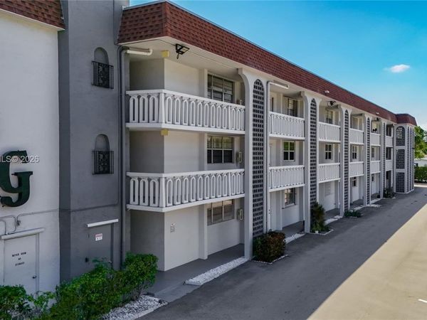 400 SE 10th St , Unit 218, Deerfield Beach, FL 33441