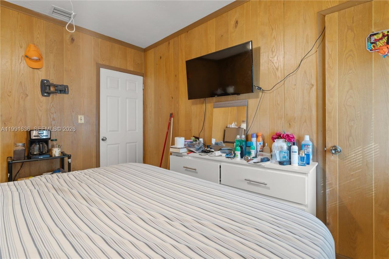 1440 NE 183rd St, North Miami Beach, FL 33179 Photo
