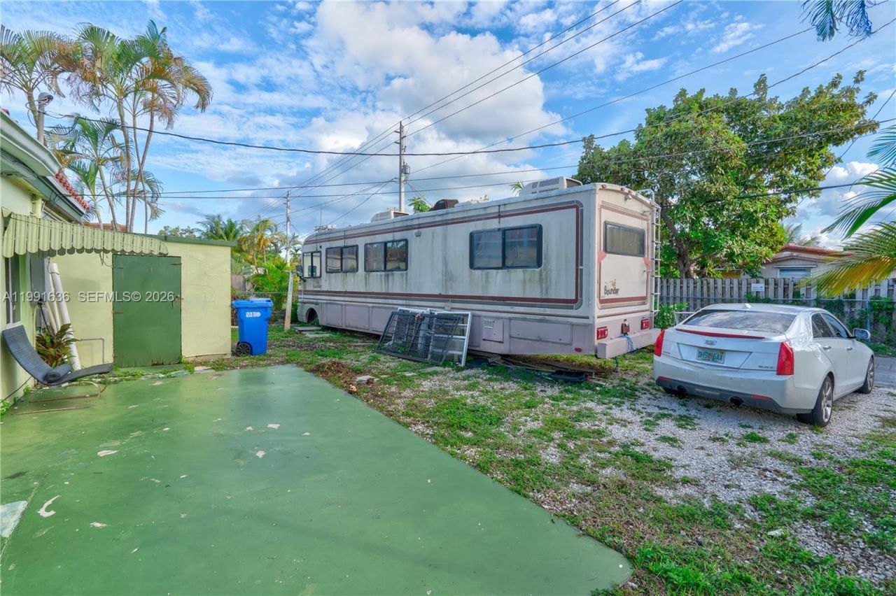 1440 NE 183rd St, North Miami Beach, FL 33179 Photo