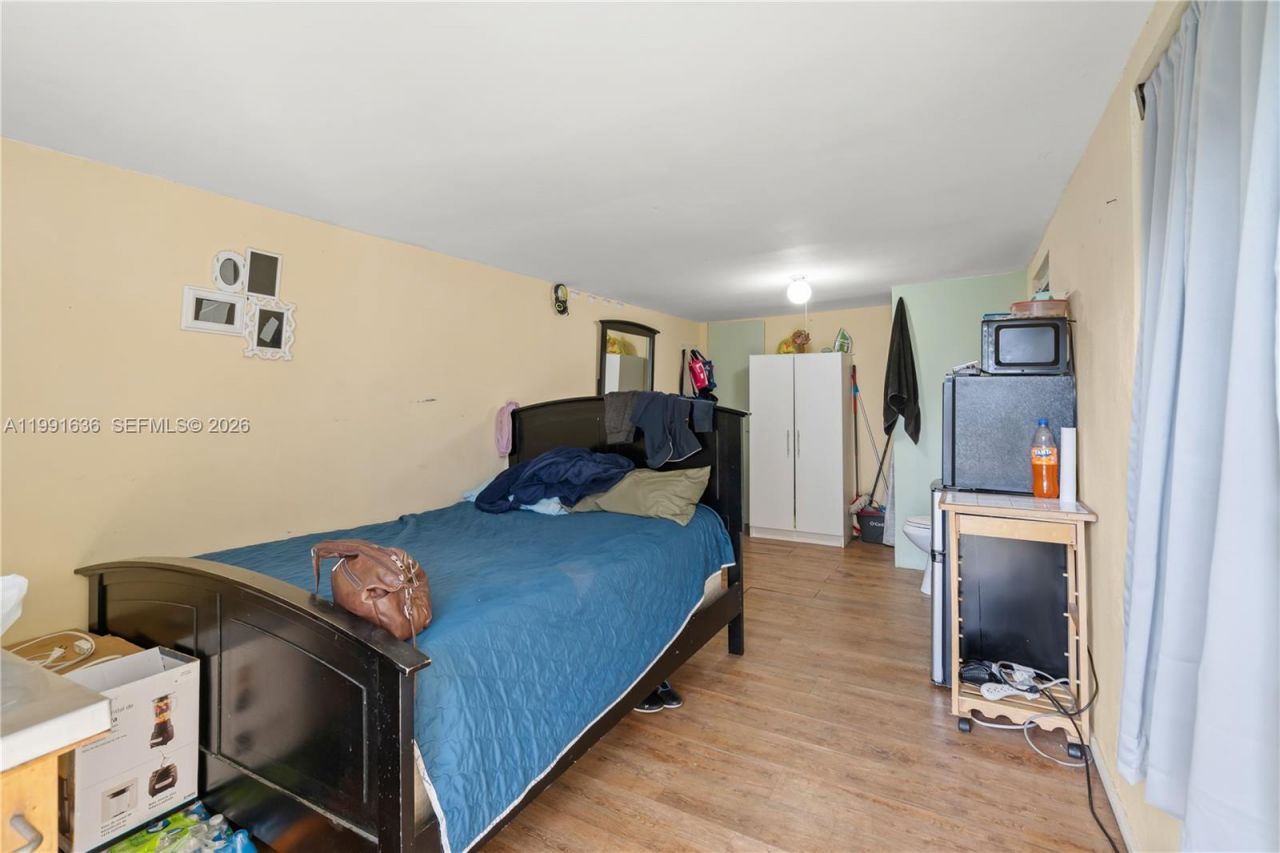 1440 NE 183rd St, North Miami Beach, FL 33179 Photo