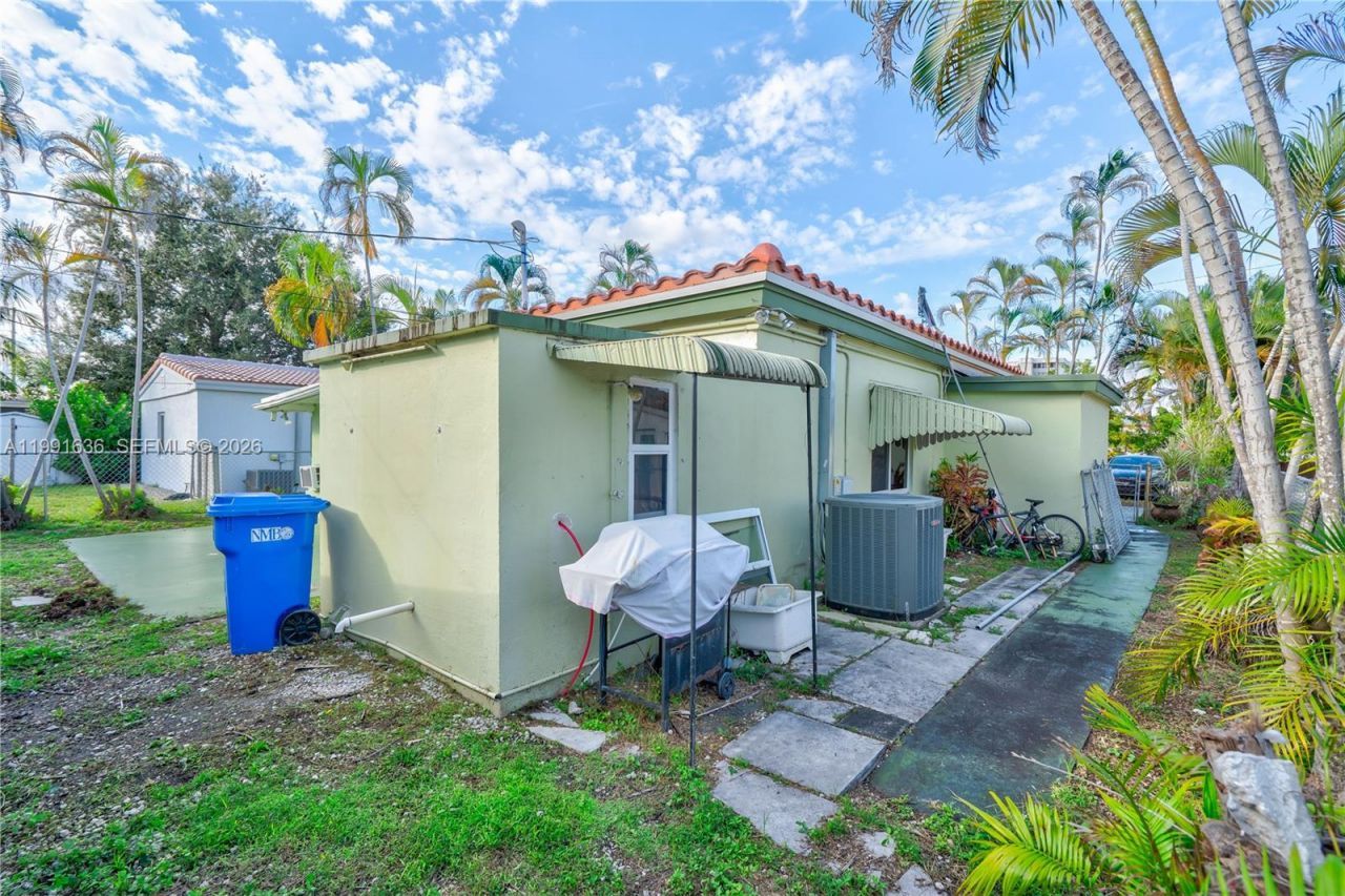 1440 NE 183rd St, North Miami Beach, FL 33179 Photo
