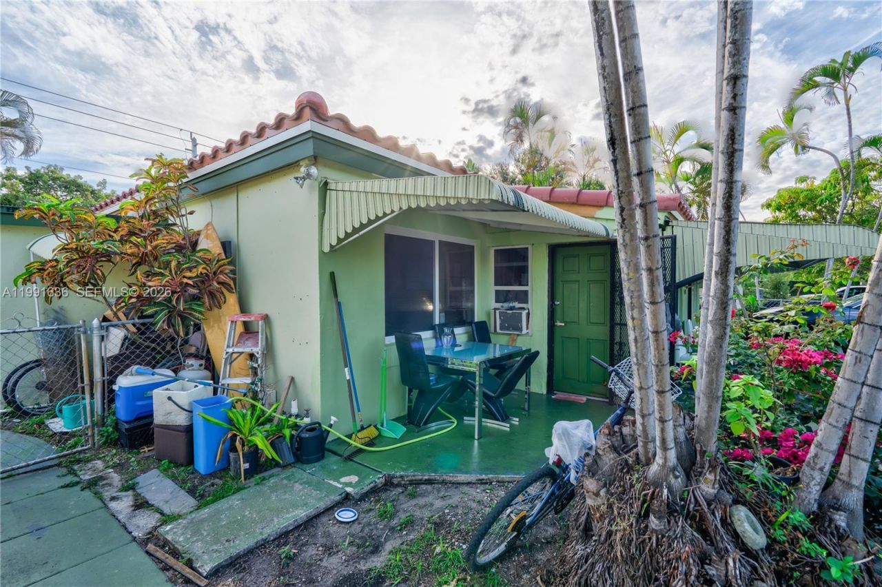 1440 NE 183rd St, North Miami Beach, FL 33179 Photo
