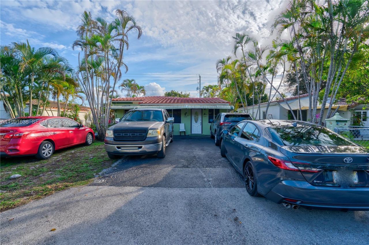 1440 NE 183rd St, North Miami Beach, FL 33179 Photo