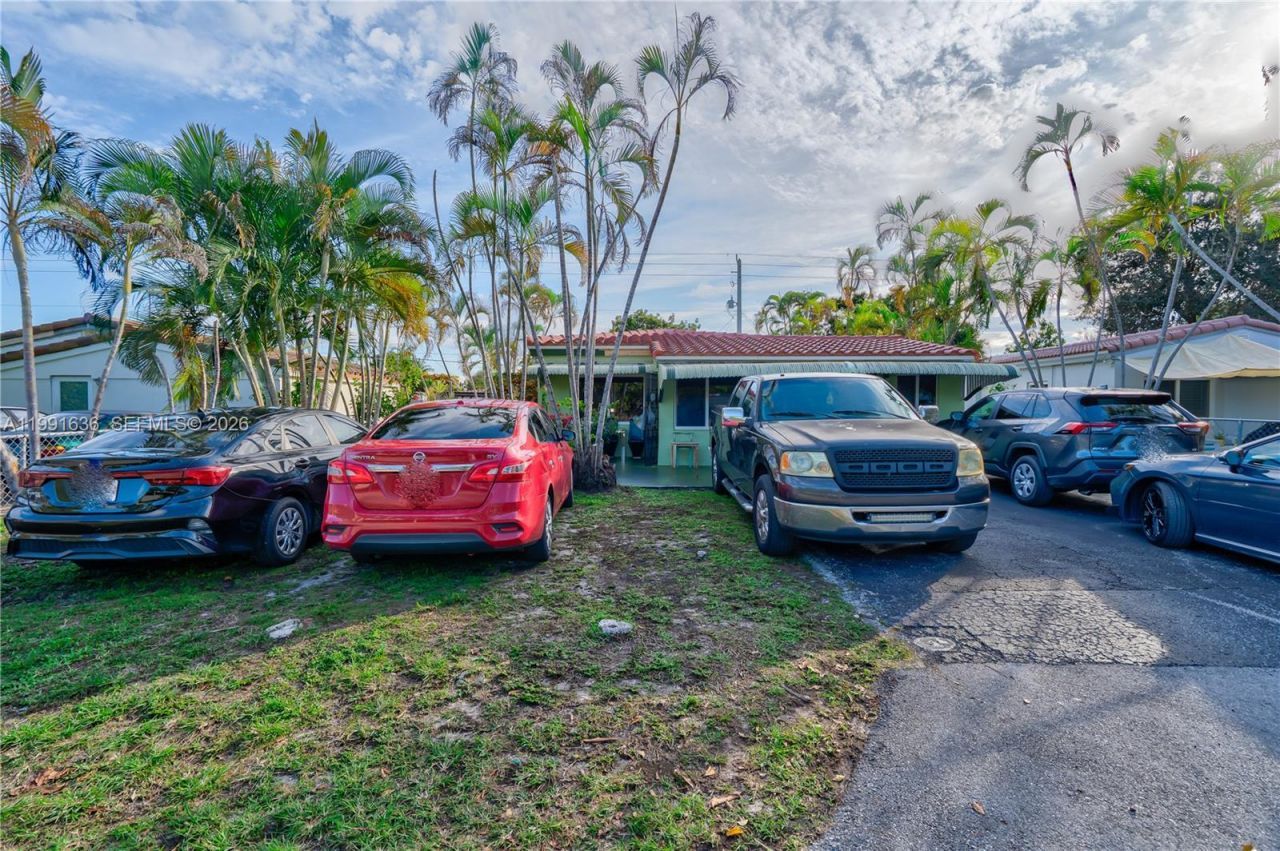 1440 NE 183rd St, North Miami Beach, FL 33179 Photo
