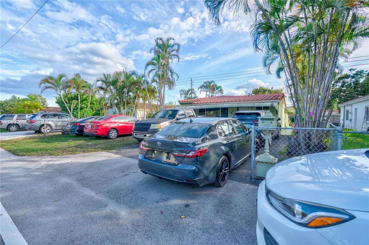1440 NE 183rd St, North Miami Beach, FL 33179 Photo