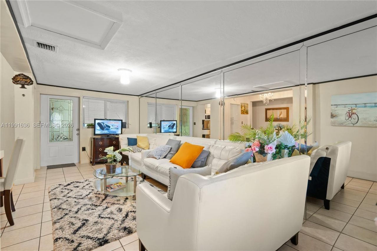 1440 NE 183rd St, North Miami Beach, FL 33179 Photo