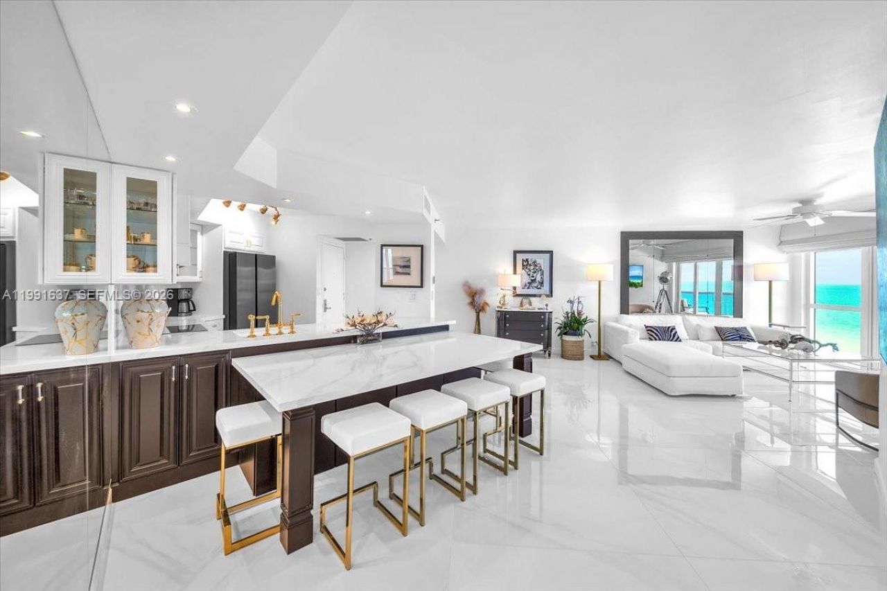 6767 Collins Ave, Unit 1110, Miami Beach, FL 33141 Photo