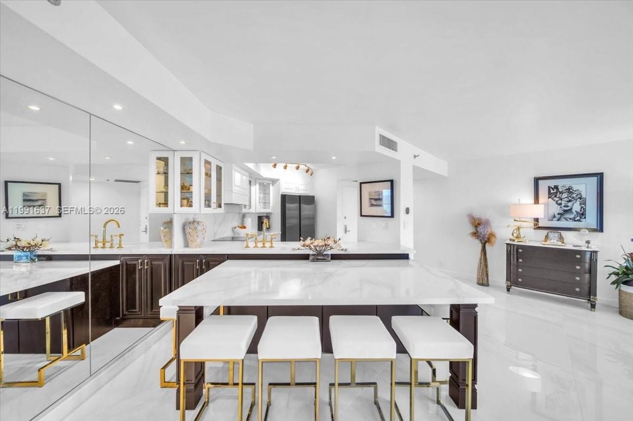 6767 Collins Ave, Unit 1110, Miami Beach, FL 33141 Photo