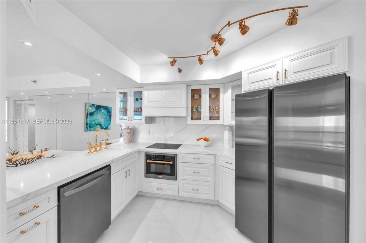 6767 Collins Ave, Unit 1110, Miami Beach, FL 33141 Photo