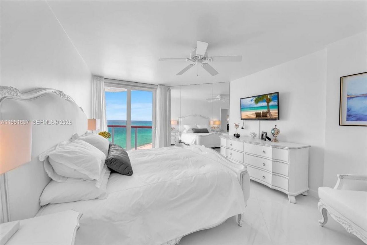 6767 Collins Ave, Unit 1110, Miami Beach, FL 33141 Photo