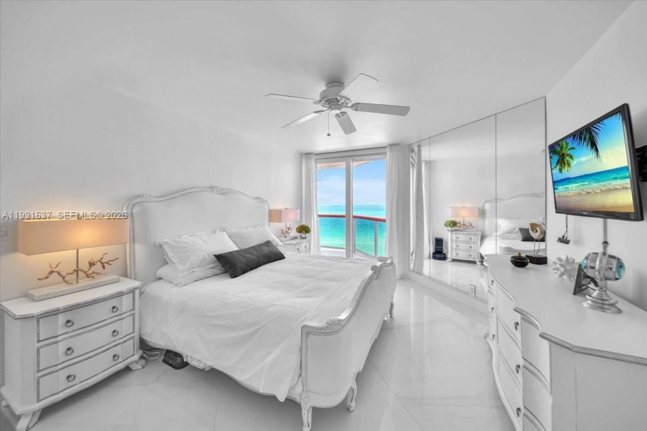6767 Collins Ave, Unit 1110, Miami Beach, FL 33141 Photo