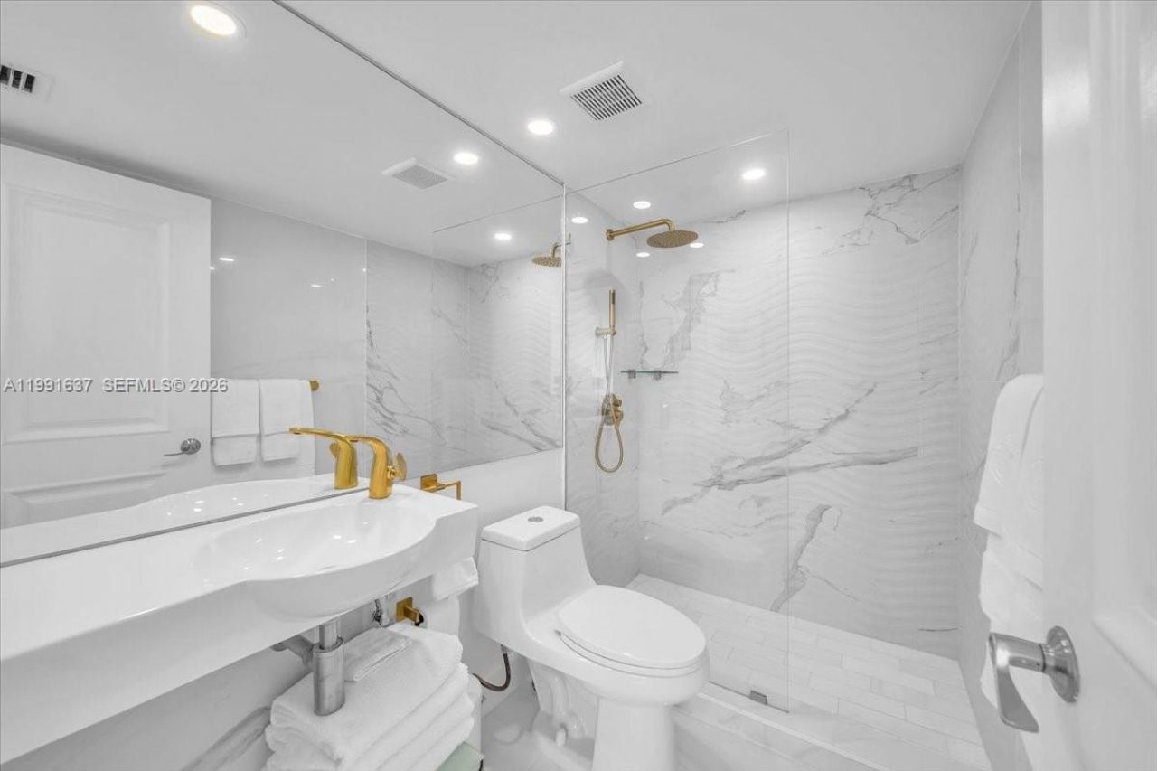 6767 Collins Ave, Unit 1110, Miami Beach, FL 33141 Photo