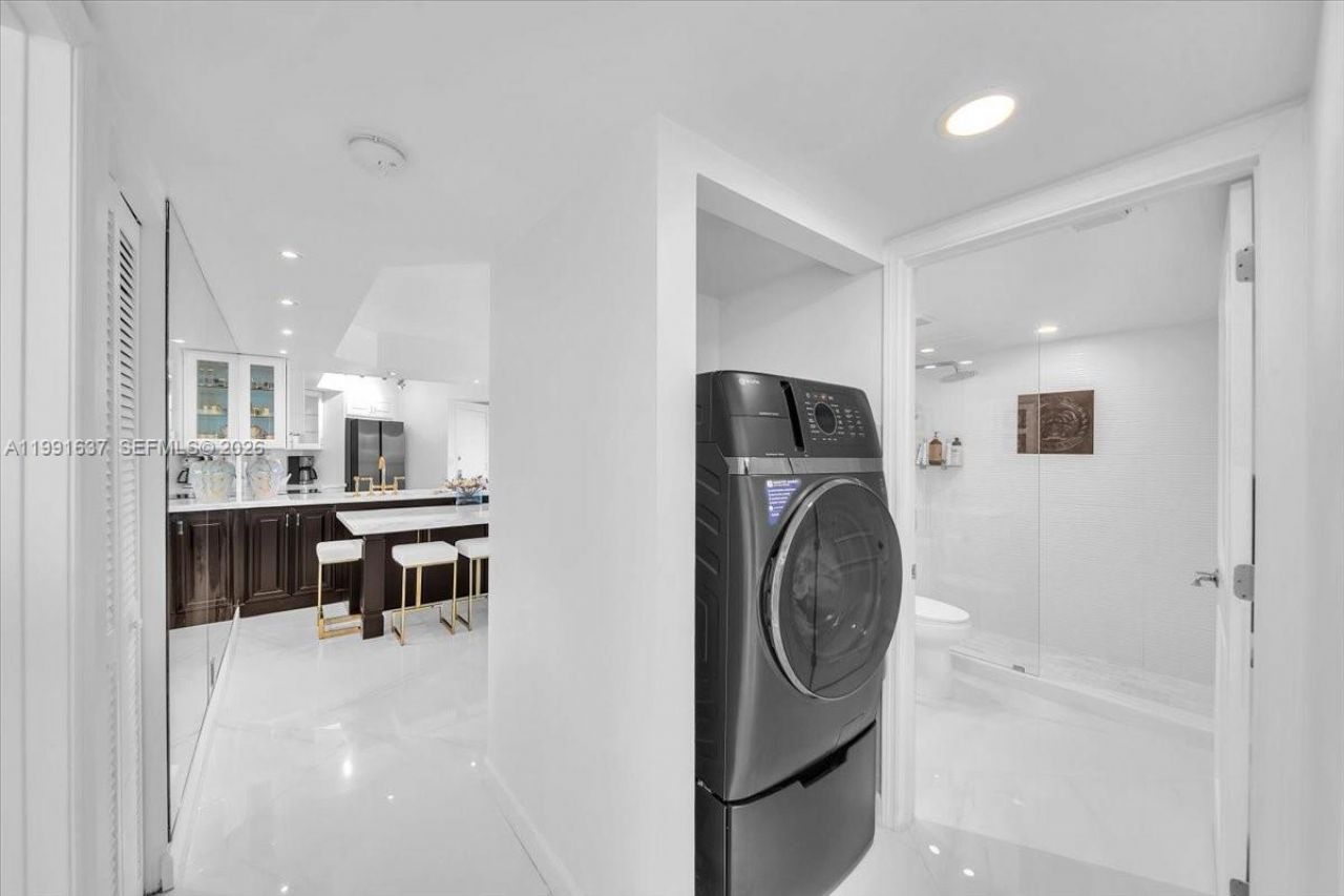 6767 Collins Ave, Unit 1110, Miami Beach, FL 33141 Photo