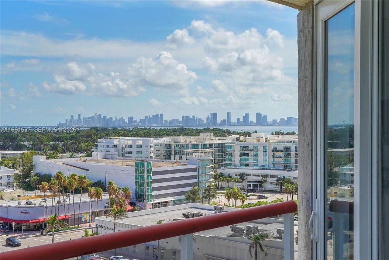 6767 Collins Ave, Unit 1110, Miami Beach, FL 33141 Photo