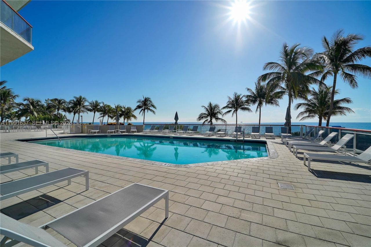 6767 Collins Ave, Unit 1110, Miami Beach, FL 33141 Photo