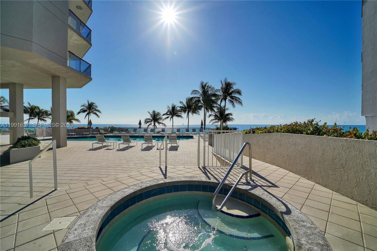 6767 Collins Ave, Unit 1110, Miami Beach, FL 33141 Photo