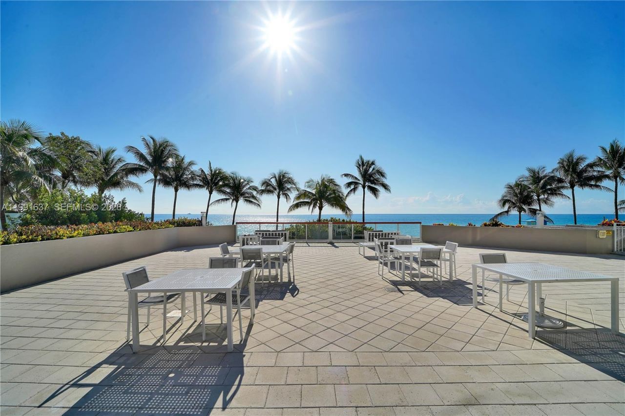 6767 Collins Ave, Unit 1110, Miami Beach, FL 33141 Photo