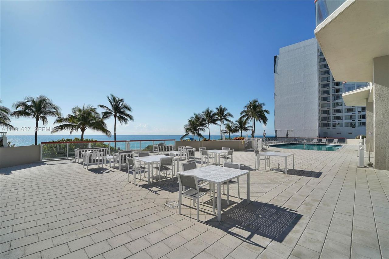 6767 Collins Ave, Unit 1110, Miami Beach, FL 33141 Photo