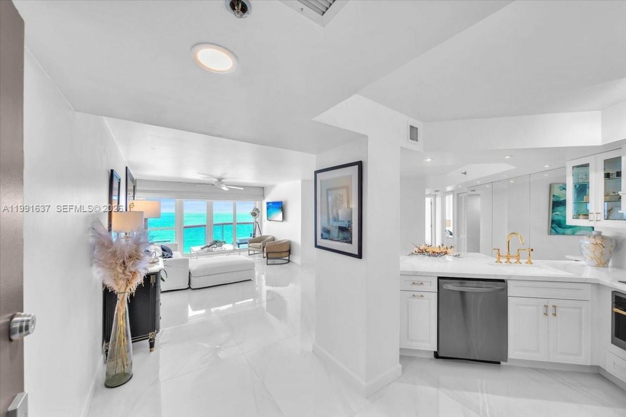 6767 Collins Ave, Unit 1110, Miami Beach, FL 33141 Photo