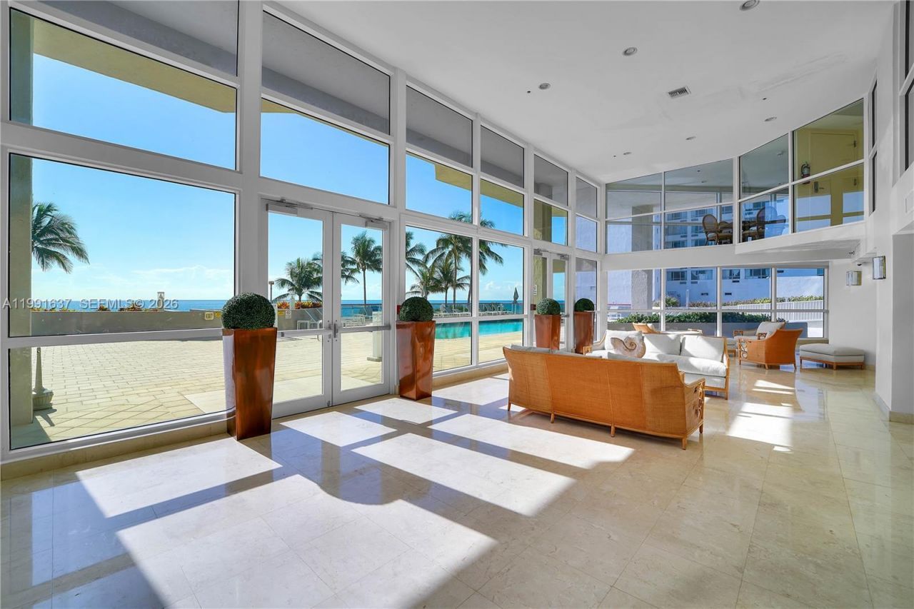 6767 Collins Ave, Unit 1110, Miami Beach, FL 33141 Photo