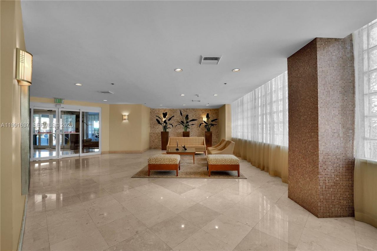 6767 Collins Ave, Unit 1110, Miami Beach, FL 33141 Photo