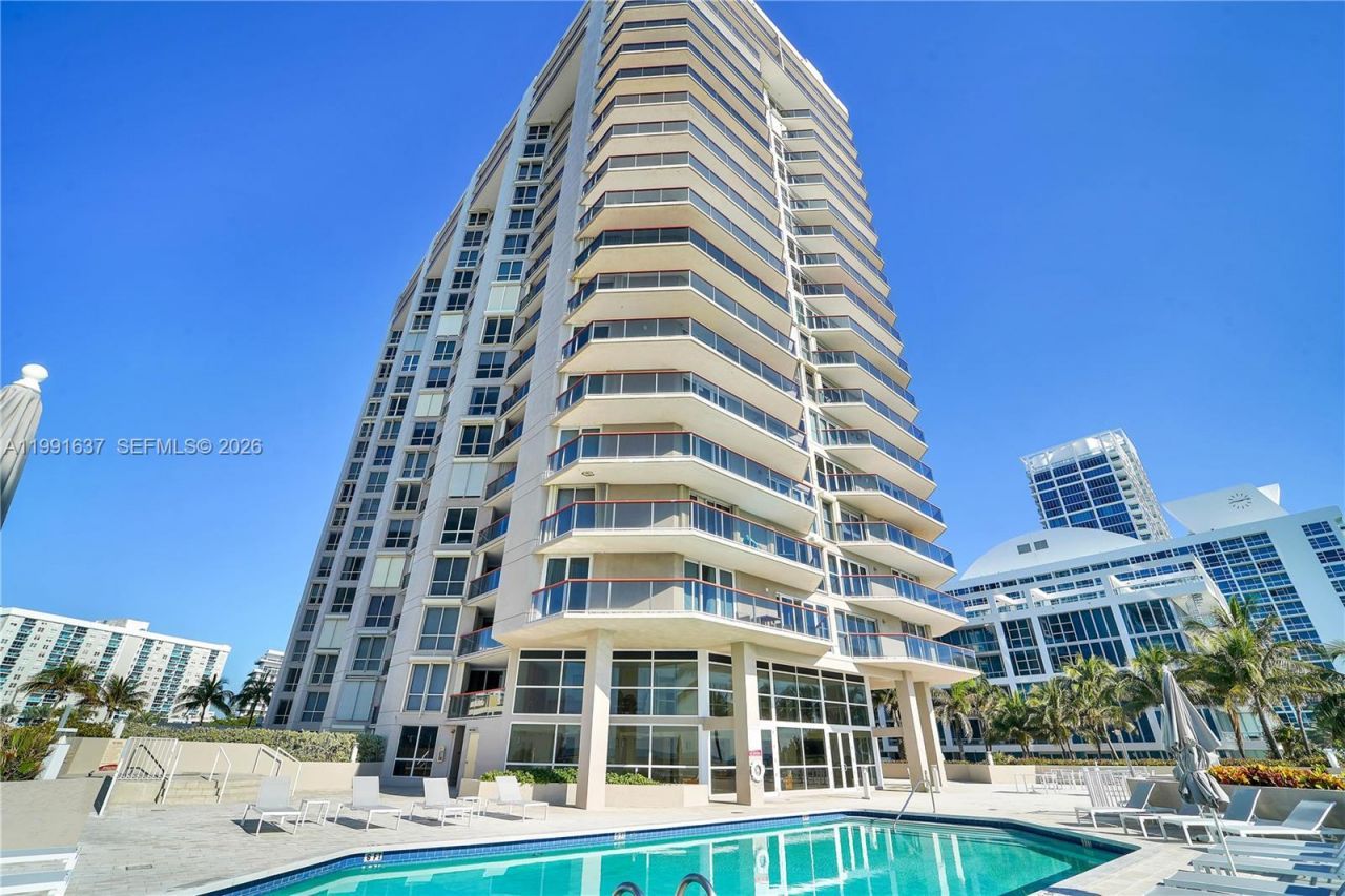 6767 Collins Ave, Unit 1110, Miami Beach, FL 33141 Photo