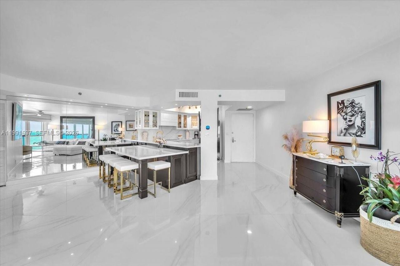 6767 Collins Ave, Unit 1110, Miami Beach, FL 33141 Photo