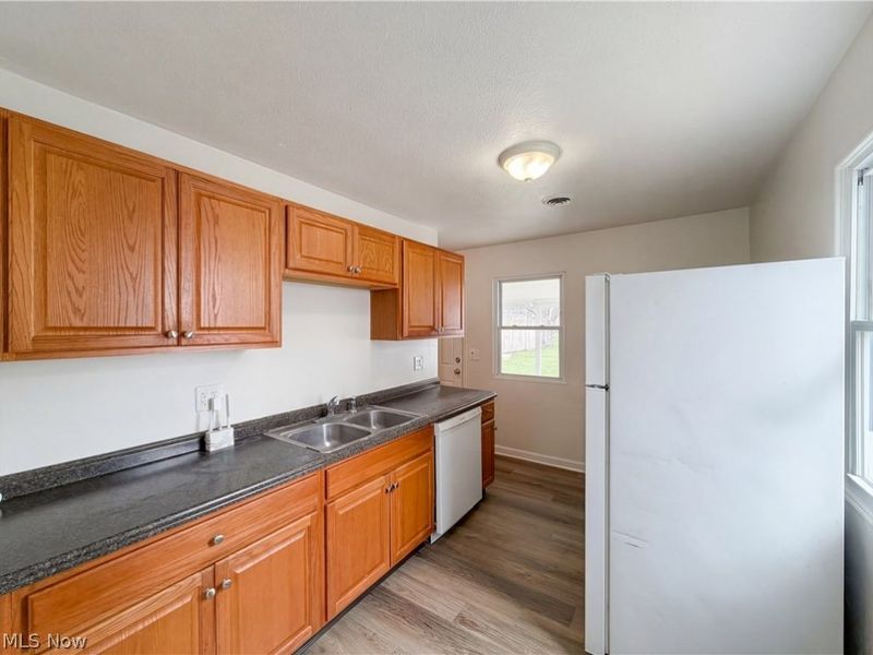 409 Wesley Avenue, Elyria, OH 44035 Photo 2