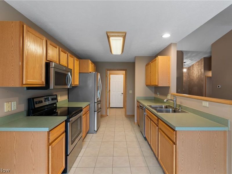 3068 Somerset Drive, Akron, OH 44312 Photo 11