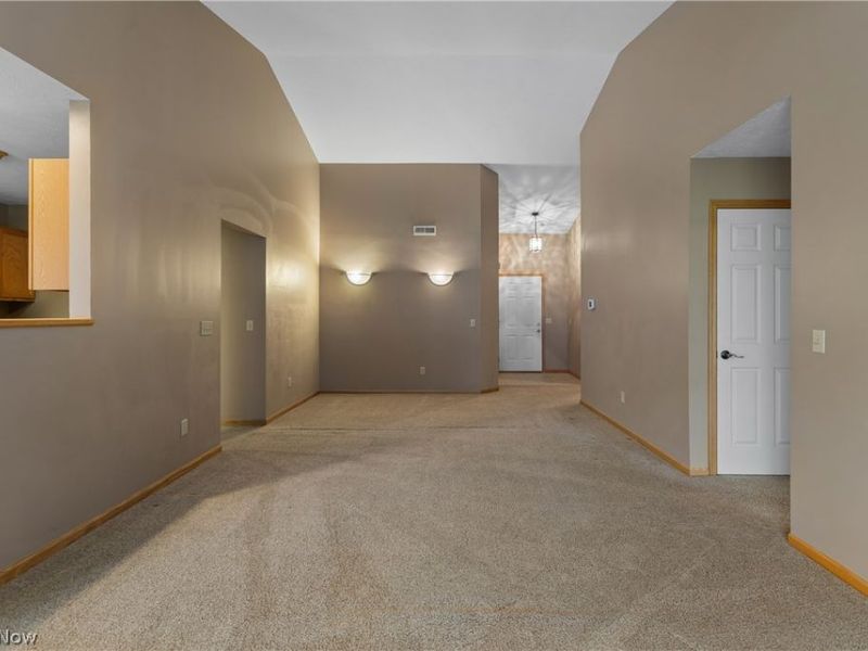 3068 Somerset Drive, Akron, OH 44312 Photo 6