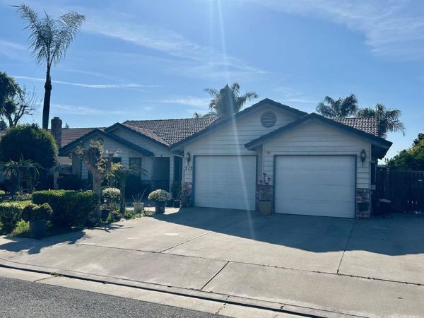 215 S Red Oak Street, Porterville, CA 93257