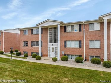 8251 Denwood Drive, Sterling Heights, MI 48312