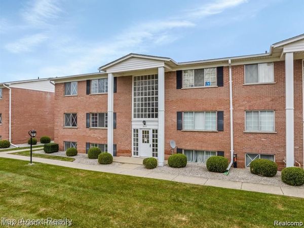 8251 Denwood Drive, Sterling Heights, MI 48312