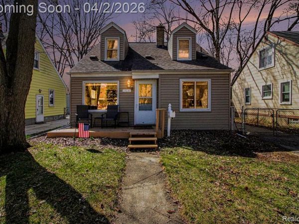 24341 Parklawn Street, Oak Park, MI 48237