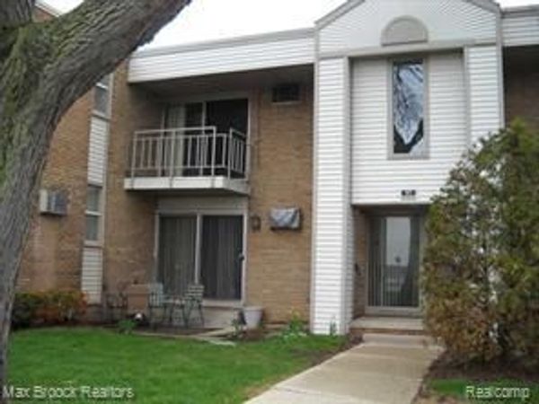 1673 Cass Lake Road, Keego Harbor, MI 48320