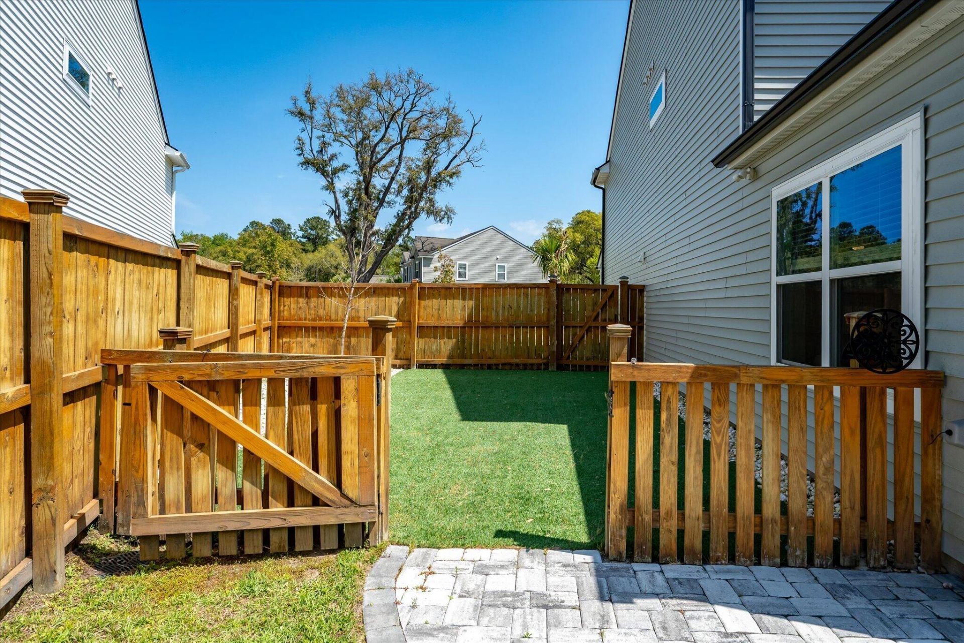 2009 Elvington Road Photo 32