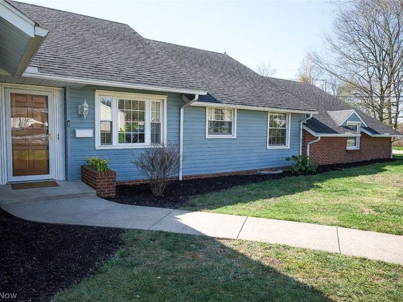 1627 Bayberry Lane, Coshocton, OH 43812 Photo 2