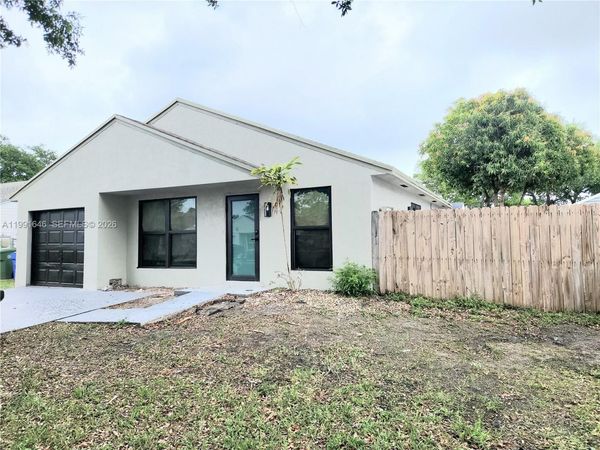 8615 SW 15th St , Pembroke Pines, FL 33025