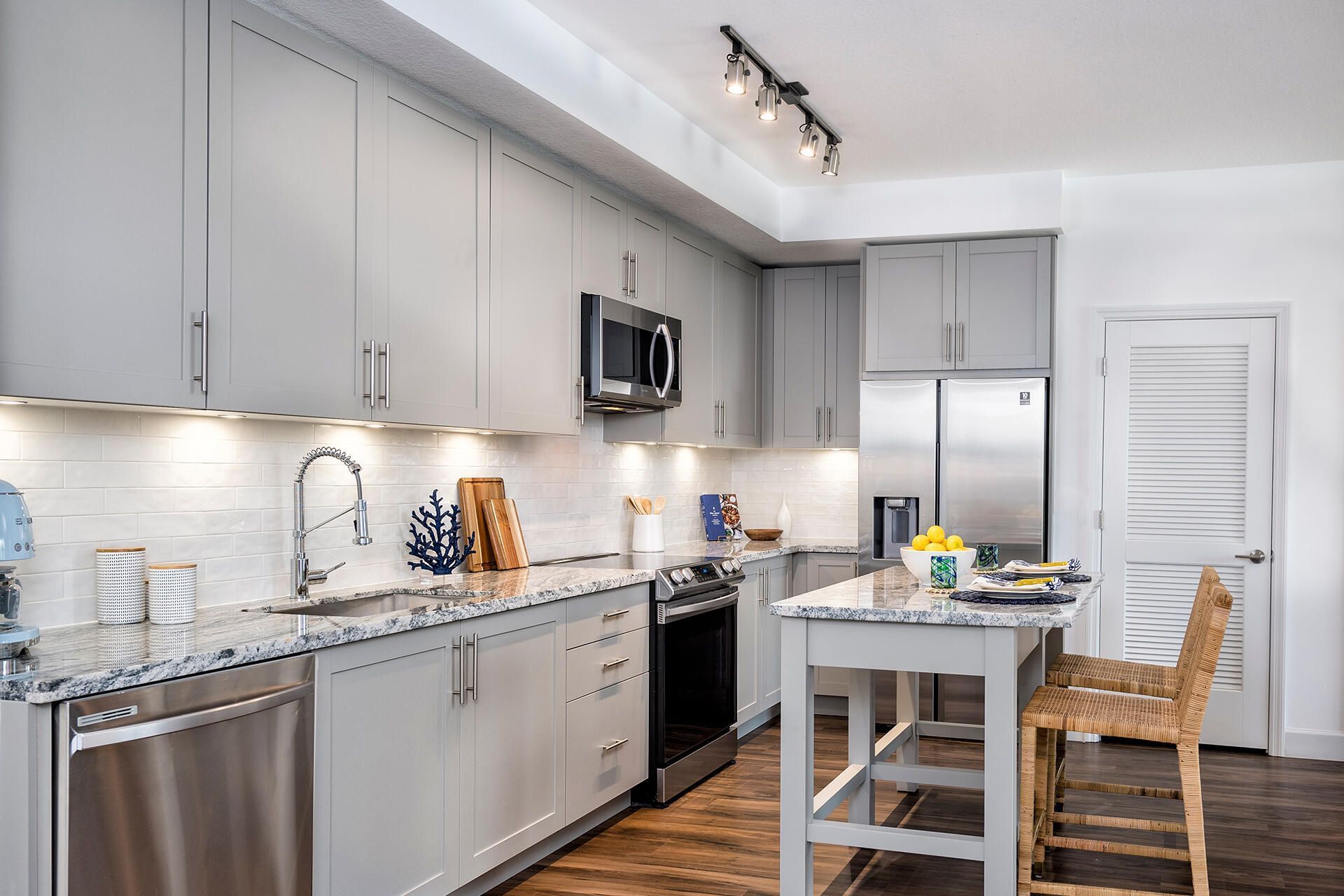 2000 Stirling Road, Unit 10-102, Hollywood, FL 33020 Photo