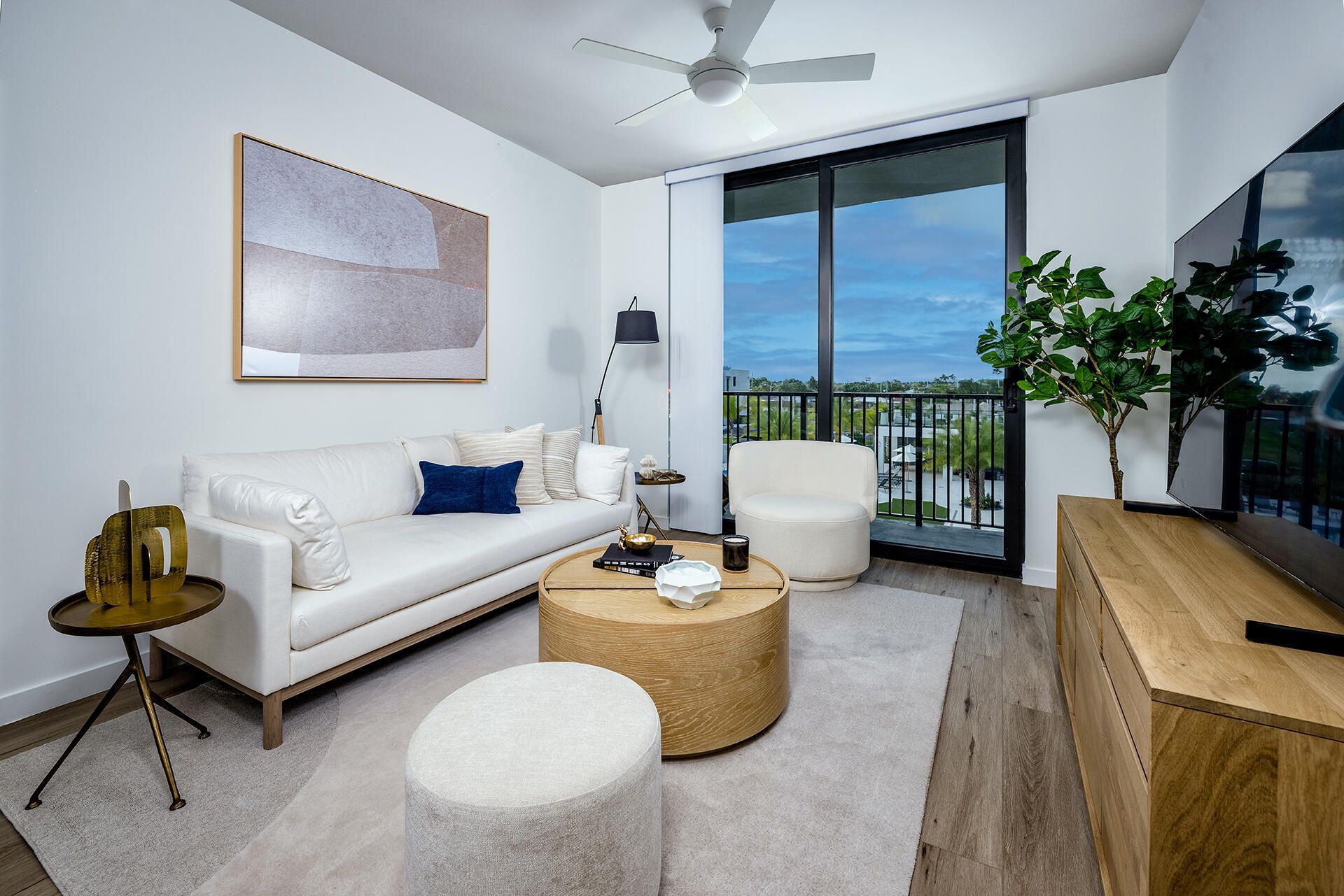 2000 Stirling Road, Unit 10-102, Hollywood, FL 33020 Photo