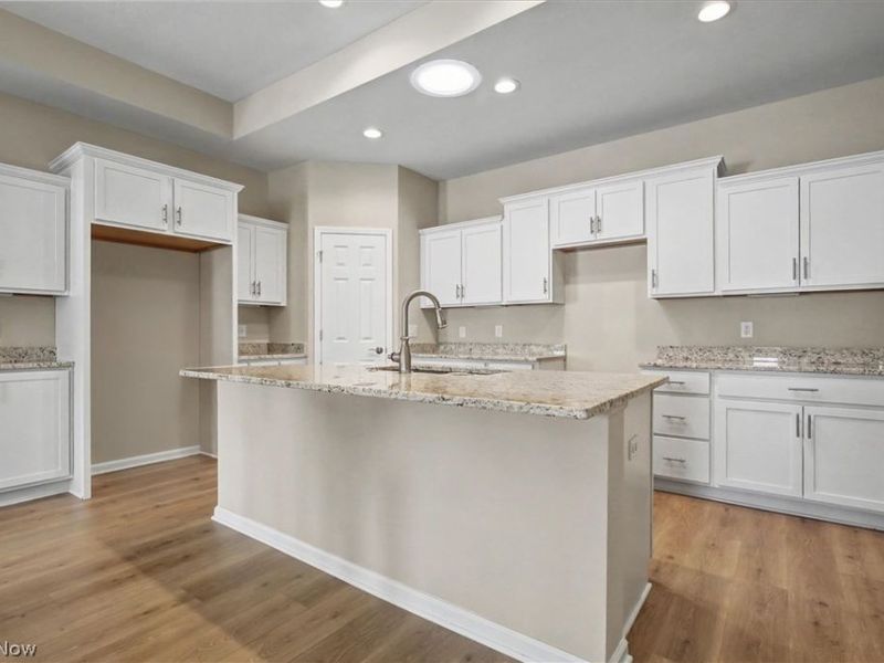 9264 Sharrott Road, Unit 1002, Poland, OH 44514 Photo 2