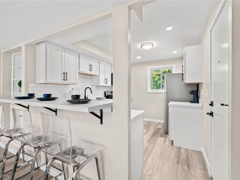 21045 Southbend Circle, Unit 8, Rocky River, OH 44116 Photo 4