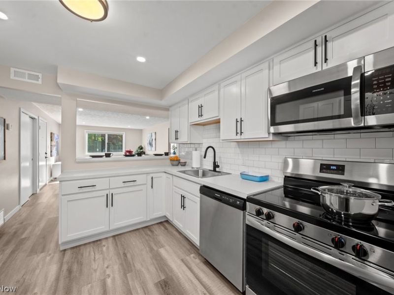 21045 Southbend Circle, Unit 8, Rocky River, OH 44116 Photo 5