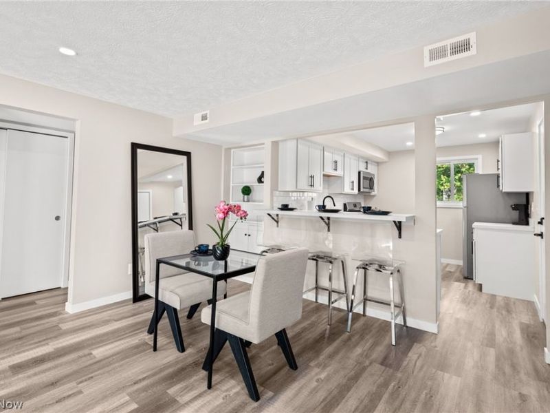 21045 Southbend Circle, Unit 8, Rocky River, OH 44116 Photo 8