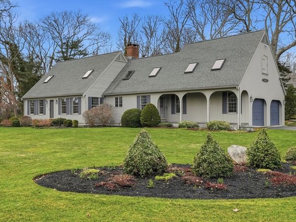 19 Nemasket Rd, Falmouth, MA 02540