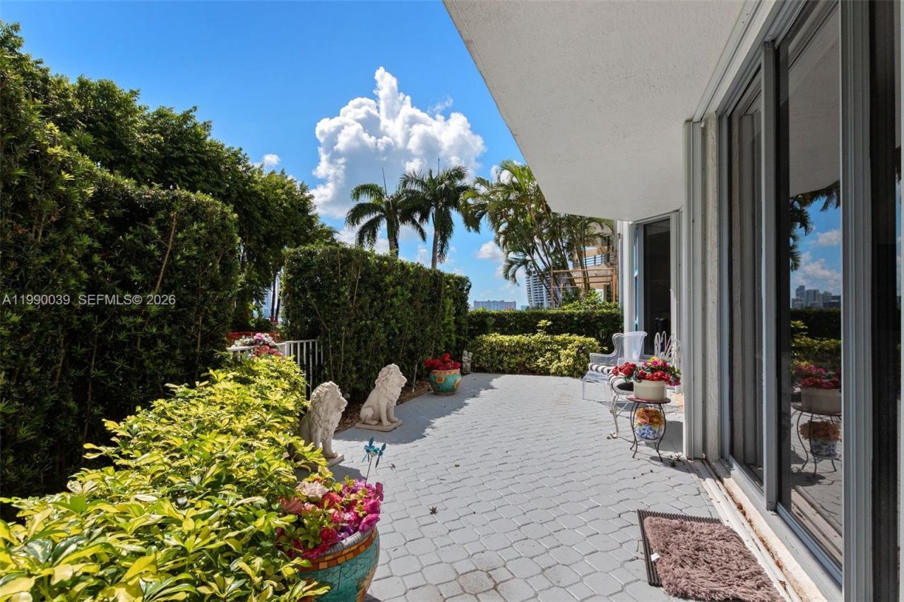 3530 Mystic Pointe Dr, Unit 114, Aventura, FL 33180 Photo