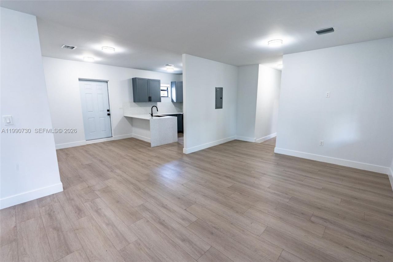 2100 SW 6th St, Miami, FL 33135 Photo