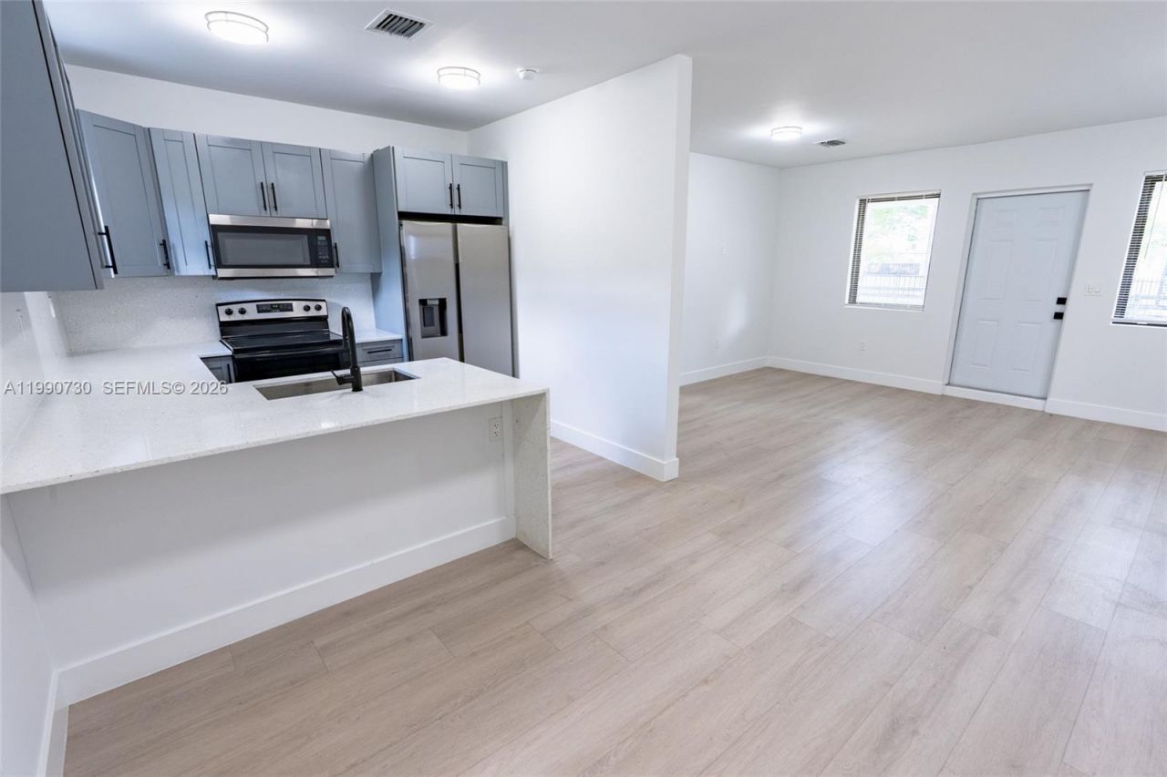 2100 SW 6th St, Miami, FL 33135 Photo