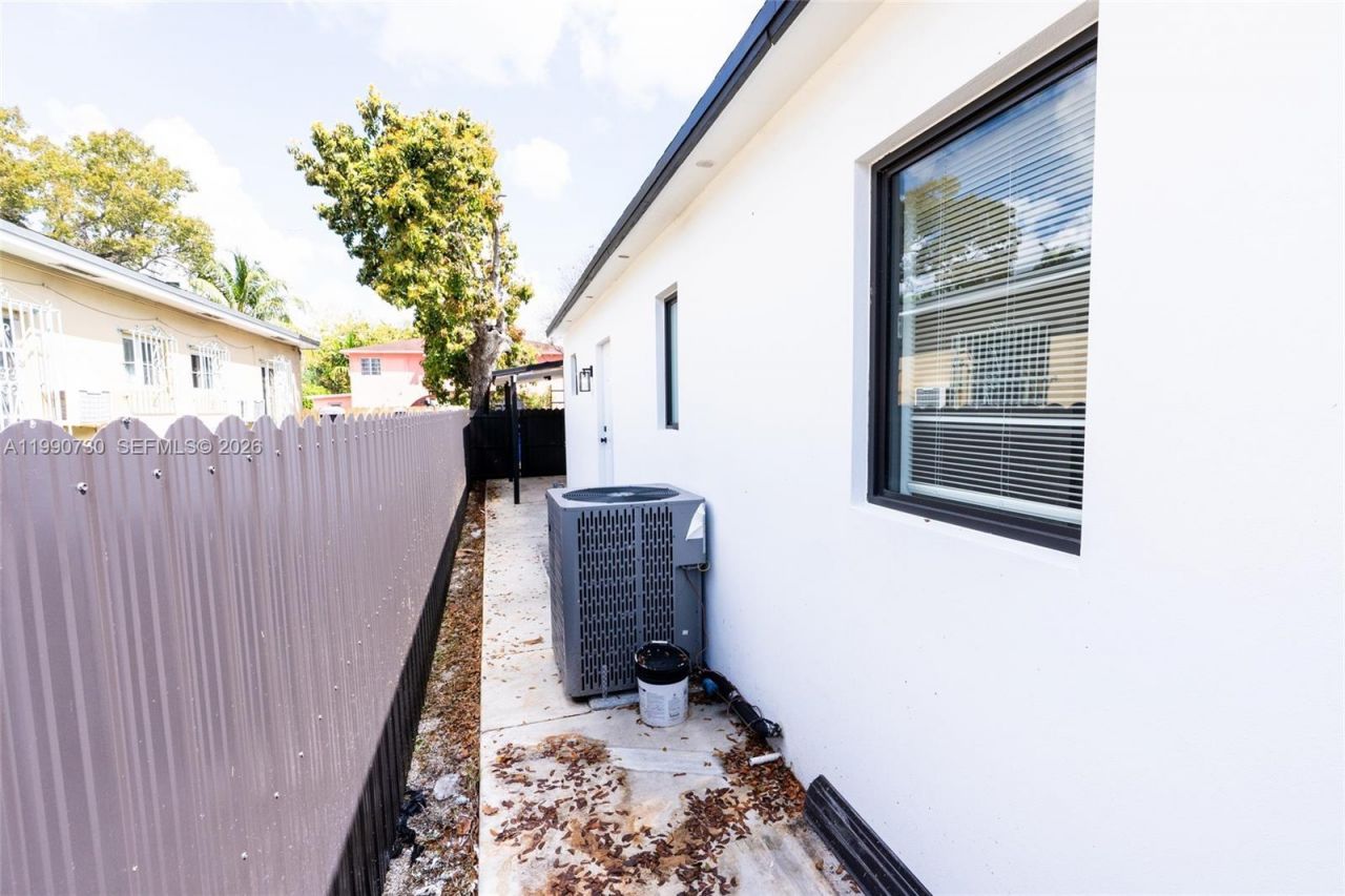 2100 SW 6th St, Miami, FL 33135 Photo