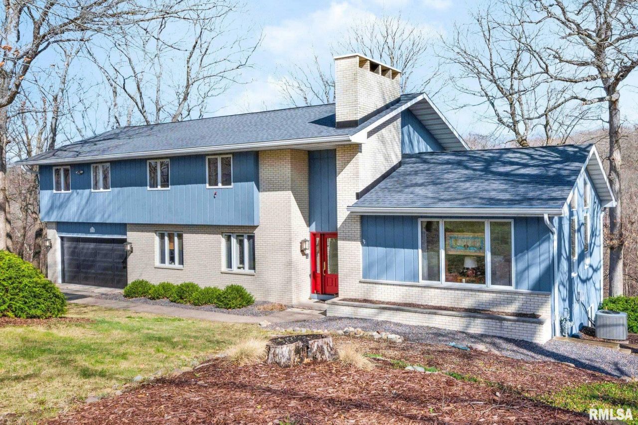 1230 N Olde Farm Road, East Peoria, IL 61611 Main Photo